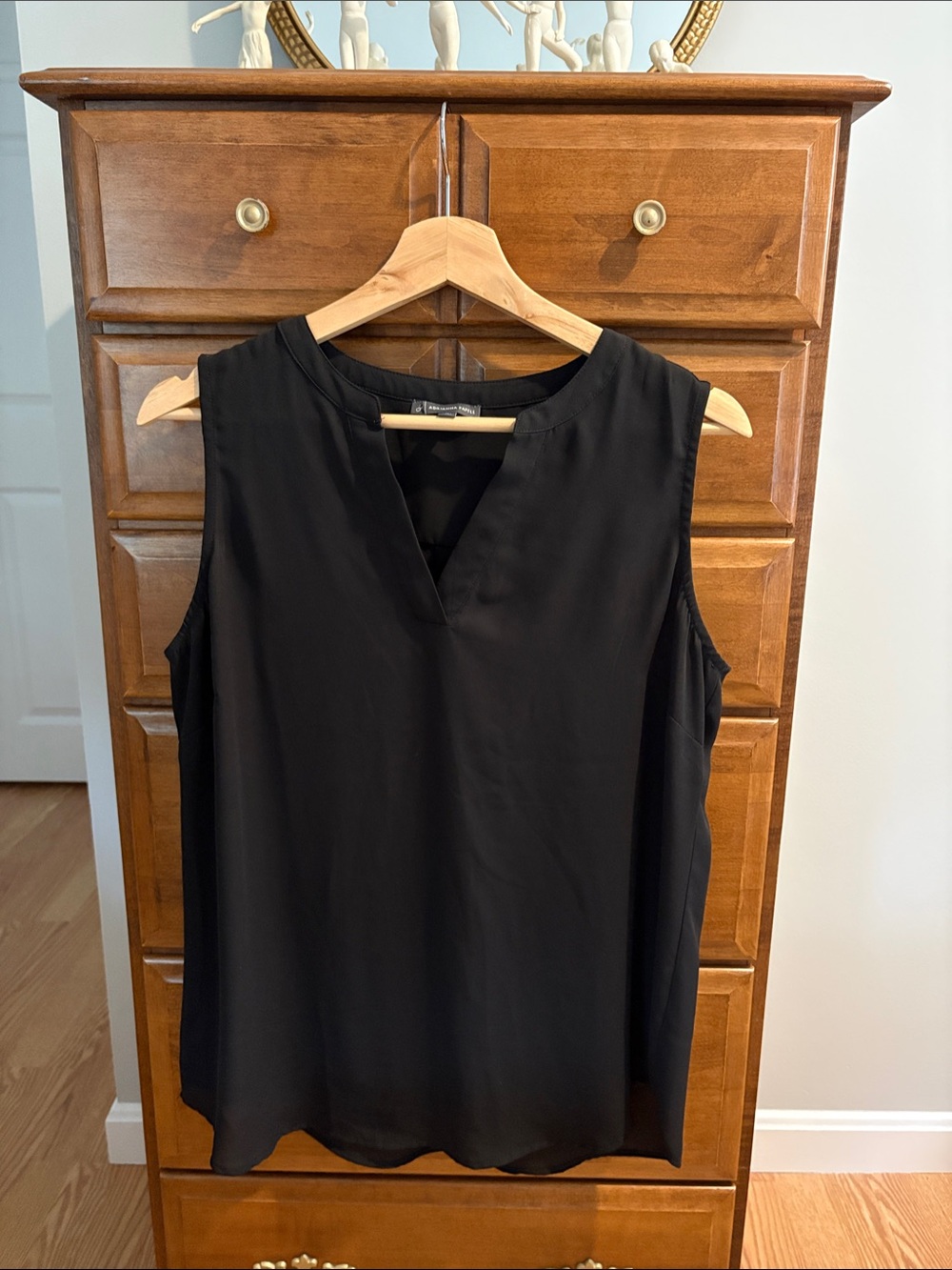 Adrianna Papell Black Sleeveless V-Notch Camisole